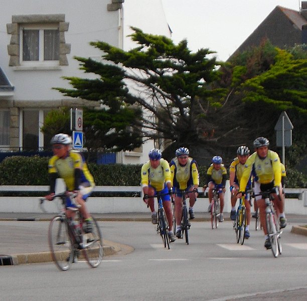 2010-06-12 09 Pouldreuzic Passage au Fort Bloque.JPG